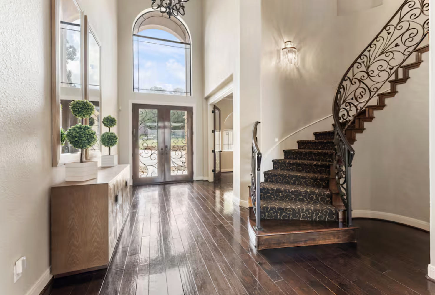 Grand entry with staircase